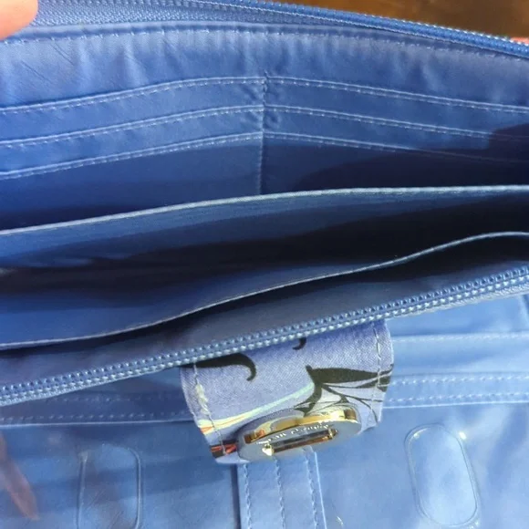 Vera Bradley Turnlock Wallet  Mural Garden - Picture 6 of 8